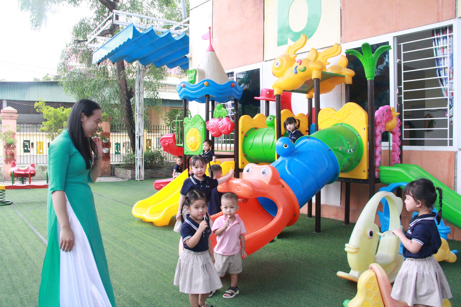 Để các trẻ cảm nhận được &quot;Mỗi ngày đến trường là một ngày vui&quot;. (Ảnh: Vũ Long)