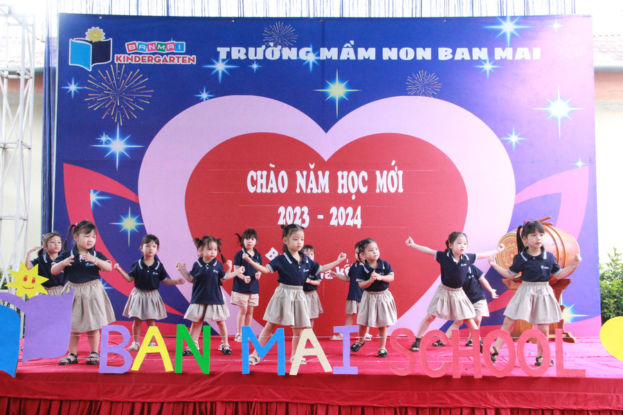 ...và các cháu nhóm lớp 4 tuổi. (Ảnh: Vũ Long)