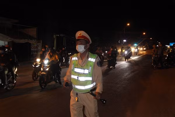 Lực lượng CSGT hỗ trợ cho đoàn xe đi qua địa phận Đà Nẵng.