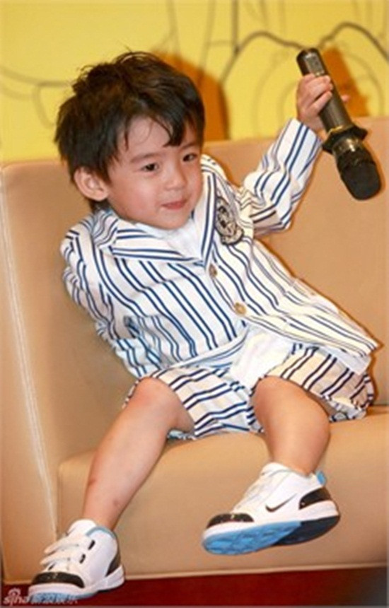 Cát xê cao ngất ngưởng của cậu ấm, cô chiêu nhỏ tuổi nhà Sao ảnh 5 Lucas, quý tử nhà Trương Bá Chi và Tạ Đình Phong.