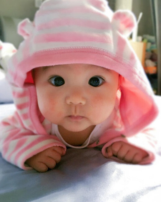 Cát xê cao ngất ngưởng của cậu ấm, cô chiêu nhỏ tuổi nhà Sao ảnh 1 Nét bụ bẫm, đáng yêu của cô bé Bu Bu