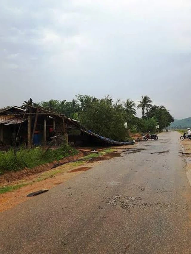 Mưa đá, lốc xoáy bất thường, dân Bình Định "khiếp vía"