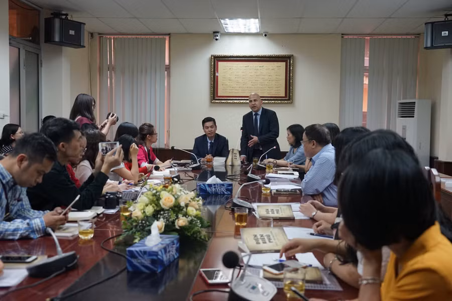 Buổi lễ ra mắt sách