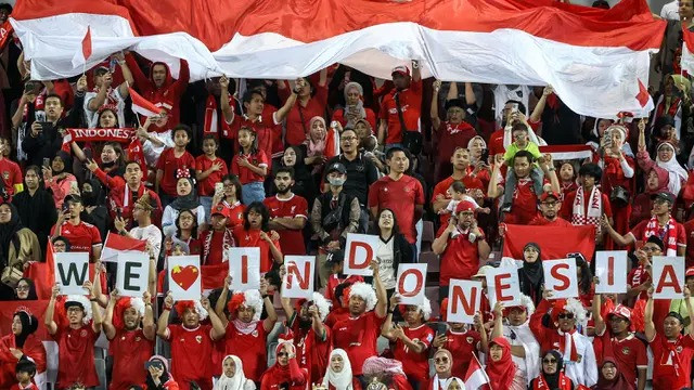 Cổ động viên Indonesia tiếp lửa cho thầy trò Shin Tae-yong ở trận tranh giải ba với Iraq tại U23 châu Á 2024.