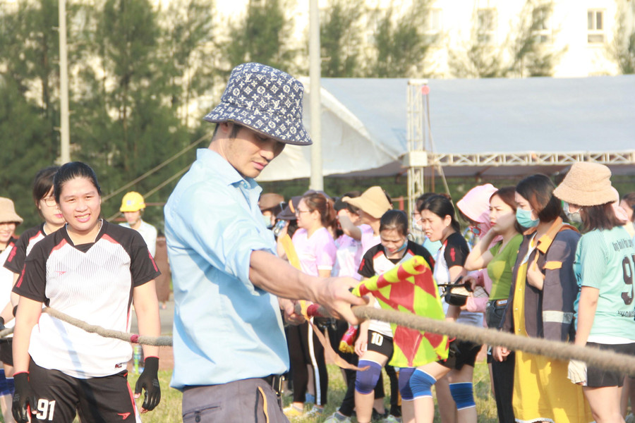 Để cuộc thi đảm bảo tính công bằng, chuyên nghiệp, phía Công đoàn Cơ sở FHS đã bố trí những trọng tài có kinh nghiệm giúp chị em yên tâm thi đấu.