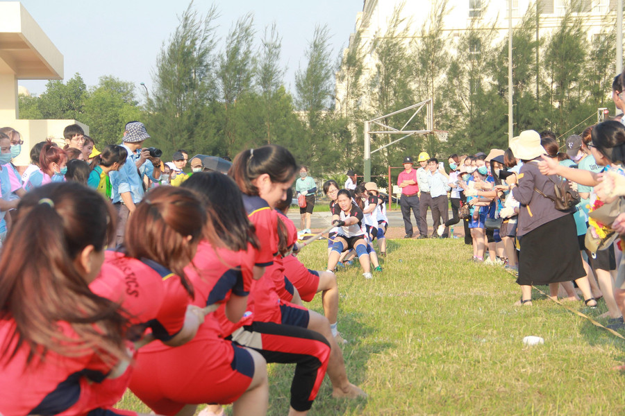 Chiều 18/10, tại sân vận động Công ty Formosa Hà Tĩnh (FHS), Công đoàn Cơ sở Công ty FHS đã tổ chức Chương trình “ Giao lưu gặp mặt nữ đoàn viên FHS” nhân dịp kỷ niệm 92 năm Ngày Phụ nữ Việt Nam (20/10/1930 - 20/10/2022).