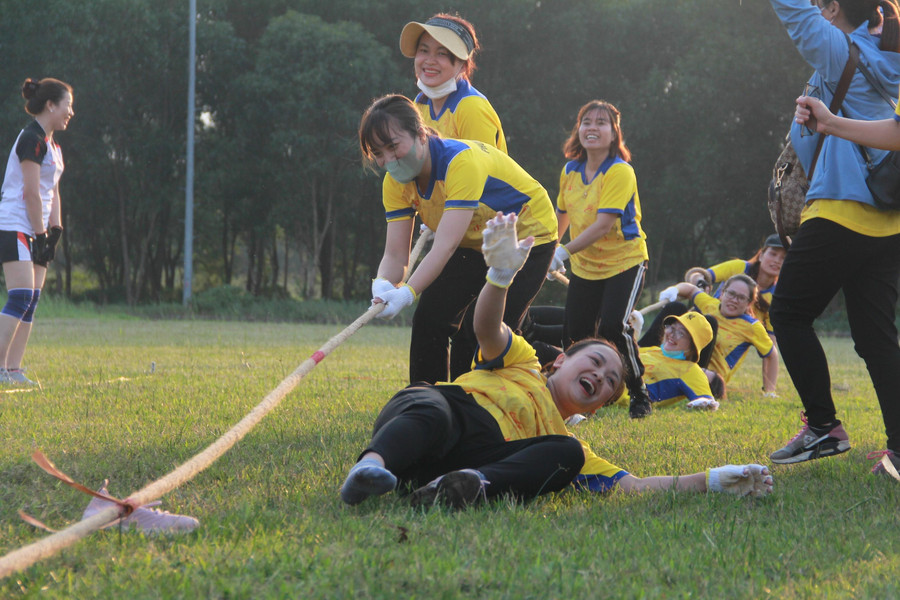 Các đội tham gia với tinh thần đoàn kết, quyết tâm cao giành chiến thắng.