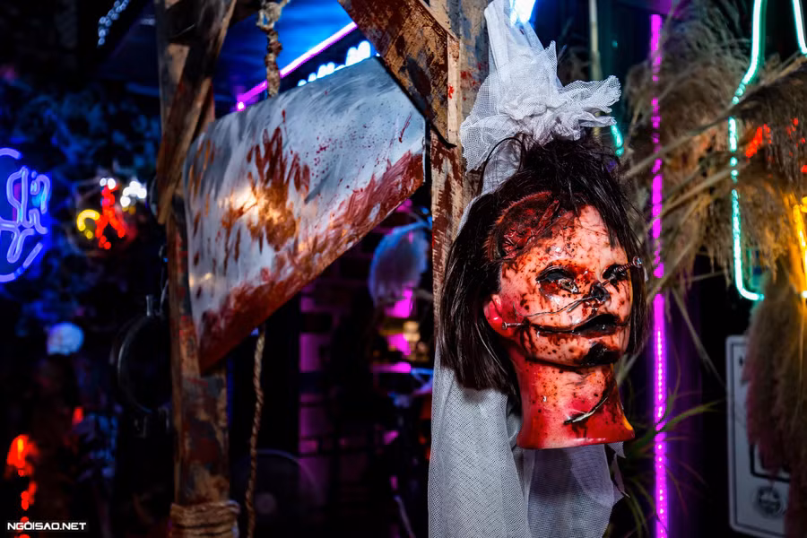 Những phụ kiện hóa trang này chỉ đem lại nỗi kinh sợ.