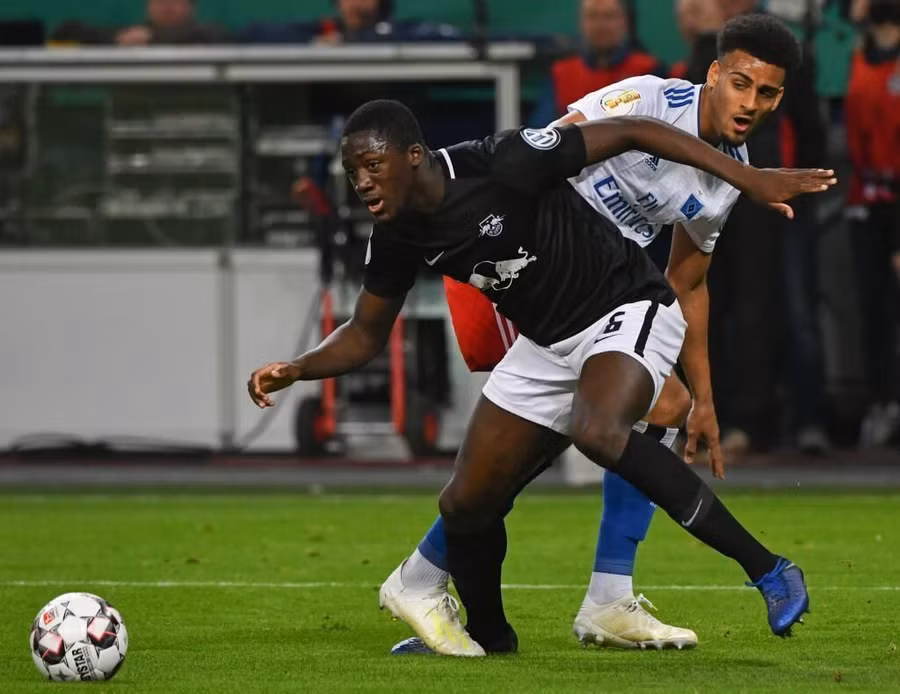 9. Ibrahima Konate: Từ RB Leipzig đến Liverpool (40 triệu euro).