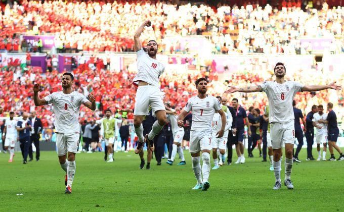 Iran thắng sốc Xứ Wales và thắp lên cơ hội đi tiếp tại World Cup 2022. Iran thắng sốc Xứ Wales và thắp lên cơ hội đi tiếp tại World Cup 2022.
