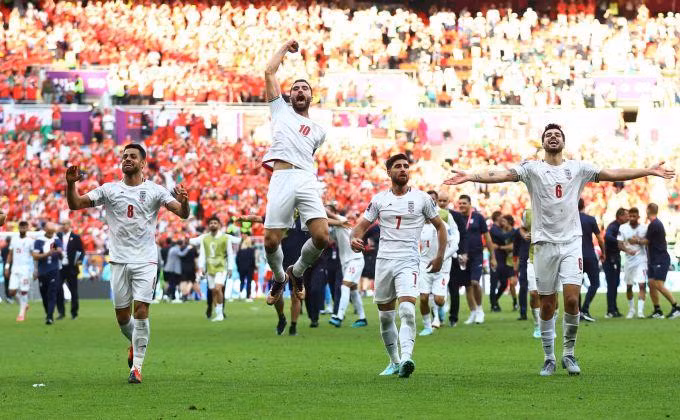 Iran thắng sốc Xứ Wales và thắp lên cơ hội đi tiếp tại World Cup 2022.