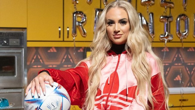 Ngôi sao tài năng của bóng đá nữ Thụy Sỹ không chỉ sở hữu tốc độ nhanh và kỹ thuật tinh tế mà còn thu hút bởi nhan sắc vô cùng xinh đẹp. Ngôi sao người Thụy Sỹ còn sở hữu tài khoản Instagram với 13 triệu người theo dõi. Ngôi sao tài năng của bóng đá nữ Thụy Sỹ không chỉ sở hữu tốc độ nhanh và kỹ thuật tinh tế mà còn thu hút bởi nhan sắc vô cùng xinh đẹp. Ngôi sao người Thụy Sỹ còn sở hữu tài khoản Instagram với 13 triệu người theo dõi.