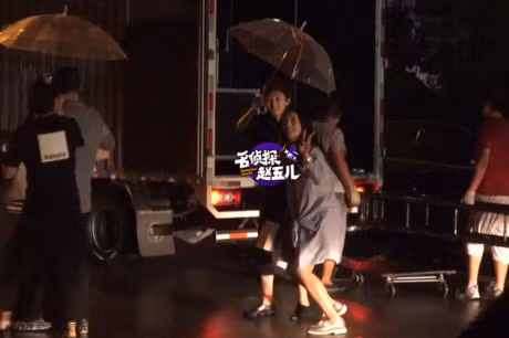 Trieu Vy say ruou, hon dong nghiep nam trong dem - Anh 5