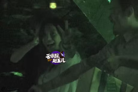 Trieu Vy say ruou, hon dong nghiep nam trong dem - Anh 3