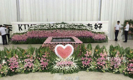 Điều kỳ lạ trong lễ tang của diễn viên Kiều Nhậm Lương - Ảnh 2 Dieu ky la trong le tang cua dien vien Kieu Nham Luong - Anh 2