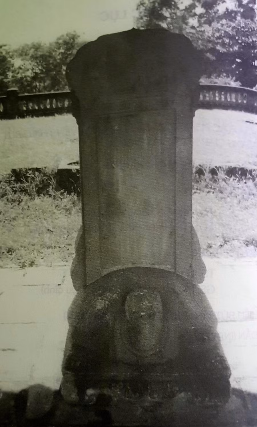 Văn bia tiến sĩ Hoàng giáp Nguyễn Văn Phú (tức Nguyễn Tư Giản) tại Huế.