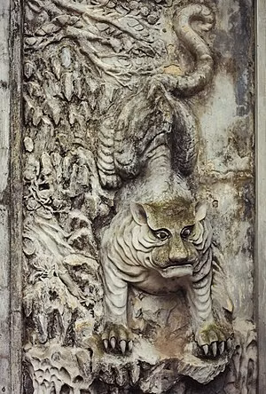 Bức bình phong hổ tại Văn Miếu - Quốc Tử Giám Hà Nội.