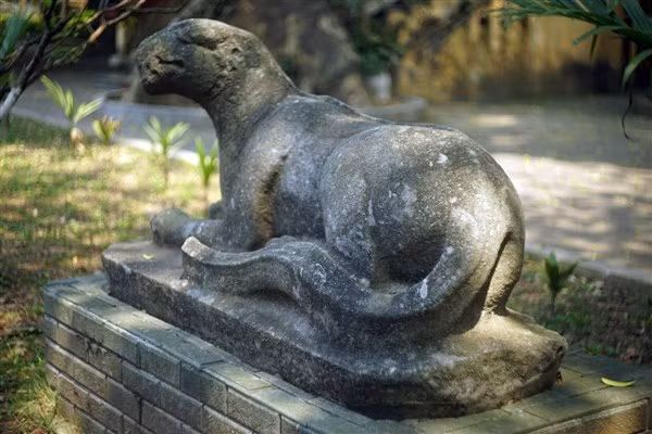 Tượng hổ tại lăng Trần Thủ Độ tại Thái Bình.