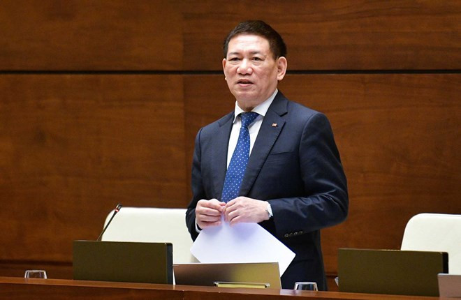 Bộ trưởng Bộ Tài chính Hồ Đức Phớc trả lời chất vấn. Bộ trưởng Bộ Tài chính Hồ Đức Phớc trả lời chất vấn.