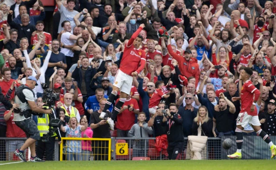 Tất cả đều phải ngả mũ thán phục trước màn trình diễn của Ronaldo trong ngày tái xuất Man Utd