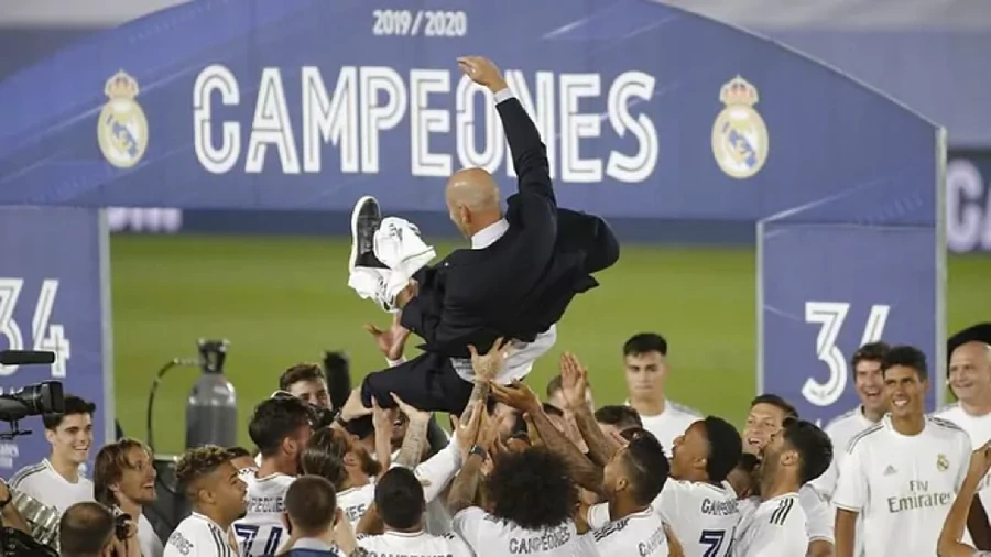 Real Madrid mừng danh hiệu La Liga mùa bóng 2019-2020 tại sân Alfredo Di Stefano.