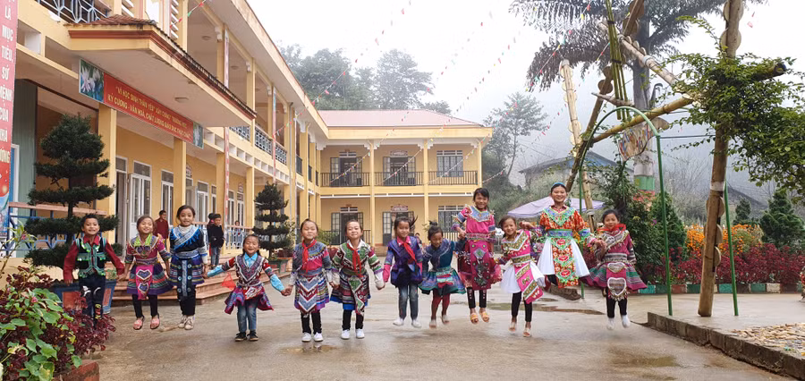 Sự an toàn của HS được các nhà trường quan tâm và có nhiều giải pháp đảm bảo. Sự an toàn của HS được các nhà trường quan tâm và có nhiều giải pháp đảm bảo.