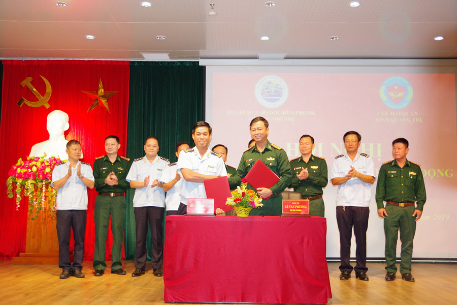 BĐBP Quảng Trị và Hải Quan tỉnh ký kết kế hoạch phối hợp hoạt động giữa 2 lực lượng thời gian tới. BĐBP Quảng Trị và Hải Quan tỉnh ký kết kế hoạch phối hợp hoạt động giữa 2 lực lượng thời gian tới.