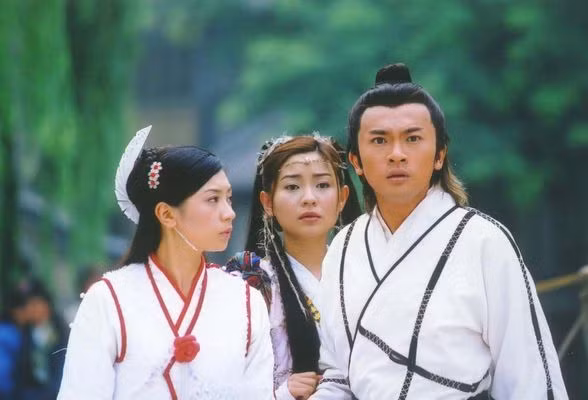 Ỷ thiên đồ long ký: Cũng đã 6 lần được dựng thành phim, câu chuyện về Ỷ thiên kiếm và Đồ Long đao đã mở ra thế cục mới trong võ lâm. Bản phim năm 2001 do Ngô Khải Hoa, Lê Tư, Xa Thi Mạn đóng từng nắm giữ vị trí cao nhất về rating. Sau đó, bản phim do Trương Kỷ Trung thực hiện có sự tham gia của Tô Hữu Bằng, Cao Viên Viên, Giả Tịnh Văn cũng làm nên “địa chấn” về tỷ lệ người xem.