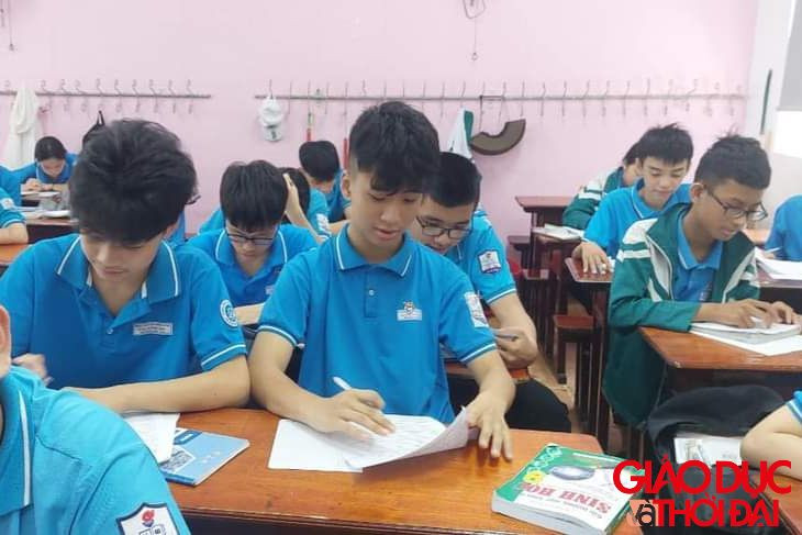 Hiểu được hoàn cảnh gia đình, Tuấn luôn nỗ lực vươn lên trong học tập. (Ảnh: Vũ Long) Hiểu được hoàn cảnh gia đình, Tuấn luôn nỗ lực vươn lên trong học tập. (Ảnh: Vũ Long)