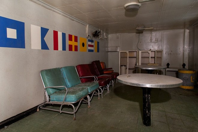 Một góc USNS General Edwin D.Patrick . Tàu từng tham gia chiến đấu trong Thế chiến II. Một góc tàu USNS từng tham gia chiến đấu trong Thế chiến II.