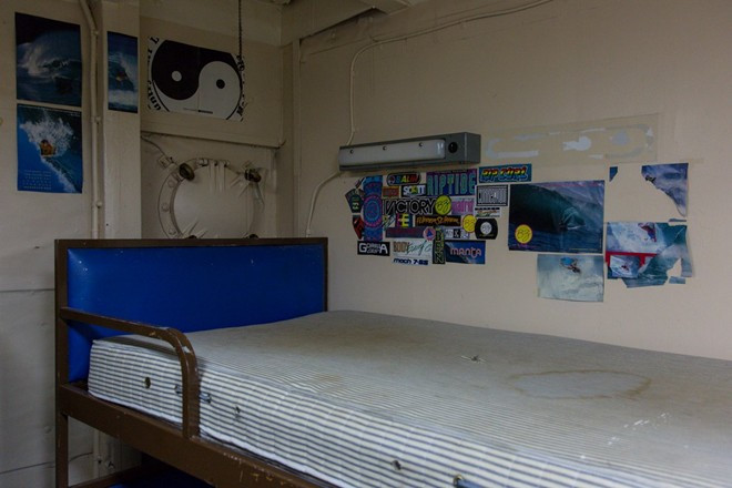 Tàu chở dầu USS Hassayampa ngừng hoạt động vào năm 1978 và đang trôi nổi trên vịnh Suisun. Tàu chở dầu USS Hassayampa ngừng hoạt động vào năm 1978 và đang trôi nổi trên vịnh Suisun.