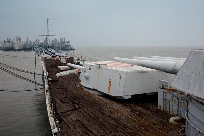 Không phải tất cả các tàu trong hạm đội Mothball đều trở thành phế liệu. Chiến hạm USS Iowa đã được chuyển tới một bảo tàng lịch sử hải quân tại thành phố Los Angeles cách đây vài năm. Không phải tất cả các tàu trong hạm đội Mothball đều trở thành phế liệu. Chiến hạm USS Iowa đã được chuyển tới một bảo tàng lịch sử hải quân tại thành phố Los Angeles cách đây vài năm.