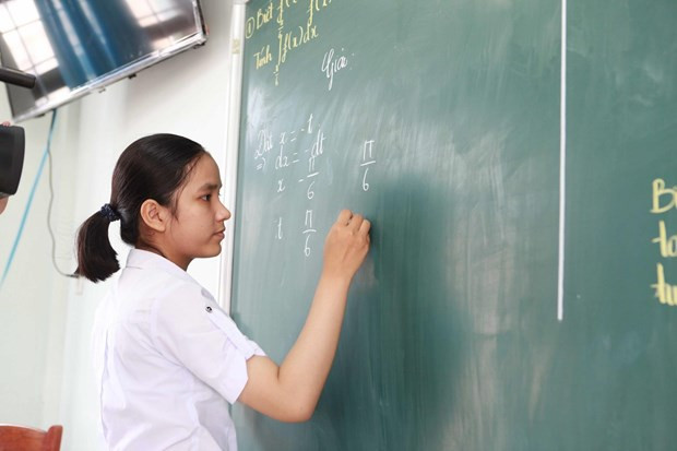 Nguyễn Phương Thùy (Trường THPT chuyên Chu Văn An, Bình Định) giành giải vàng Cuộc thi Olympic Toán học sinh- sinh viên toàn quốc do Hội Toán học Việt Nam phối hợp cùng Liên hiệp các Hội Khoa học và Kỹ thuật Việt Nam, Trung ương Hội Sinh viên Việt Nam tổ chức tháng 4/2019.