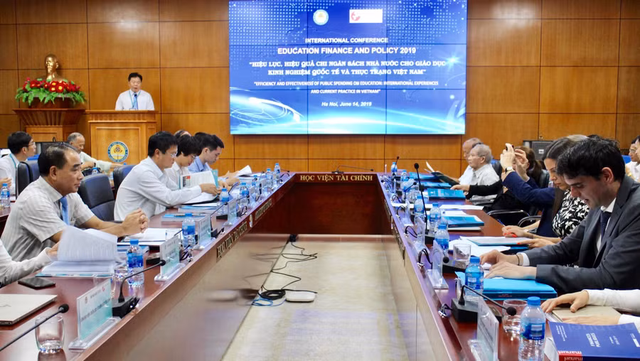 Hội thảo “Hiệu lực, hiệu quả chi ngân sách Nhà nước cho giáo dục: Kinh nghiệm quốc tế và thực trạng ở Việt Nam”. Ảnh: An Nhiên.