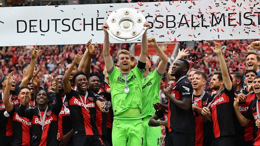 Leverkusen giành chức vô địch Bundesliga với 34 trận bất bại, thắng 28 và hoà 6 trận. Tính mọi đấu trường họ đã bất bại cả 51 trận đã qua, điều chưa đội bóng châu Âu nào làm được. Leverkusen giành chức vô địch Bundesliga với 34 trận bất bại, thắng 28 và hoà 6 trận. Tính mọi đấu trường họ đã bất bại cả 51 trận đã qua, điều chưa đội bóng châu Âu nào làm được.