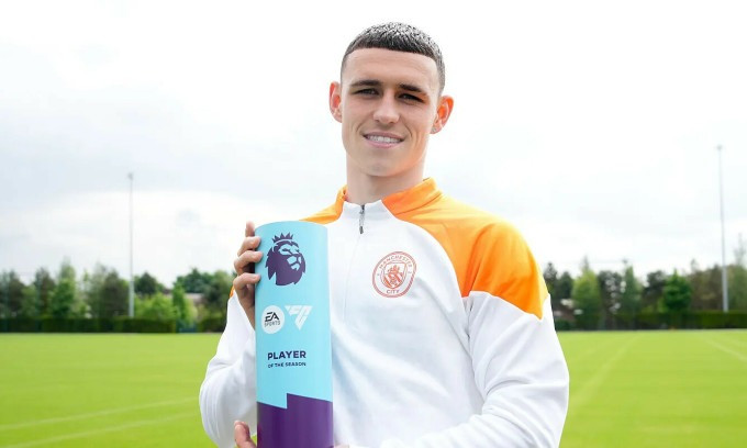 Phil Foden nhận giải Cầu thủ hay nhất Ngoại hạng Anh mùa 2023-2024. Phil Foden nhận giải Cầu thủ hay nhất Ngoại hạng Anh mùa 2023-2024.