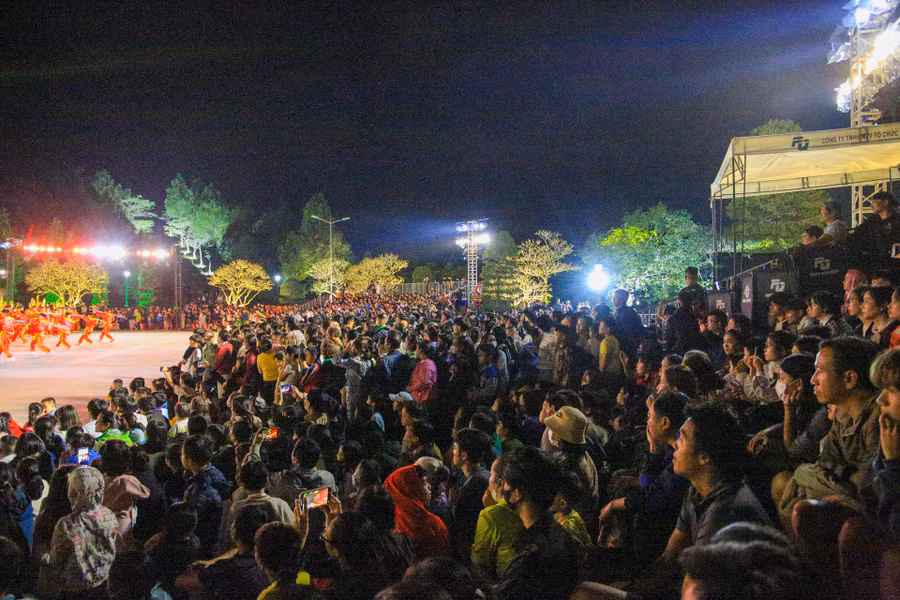 Chương trình thu hút hàng nghìn người dân tham gia.