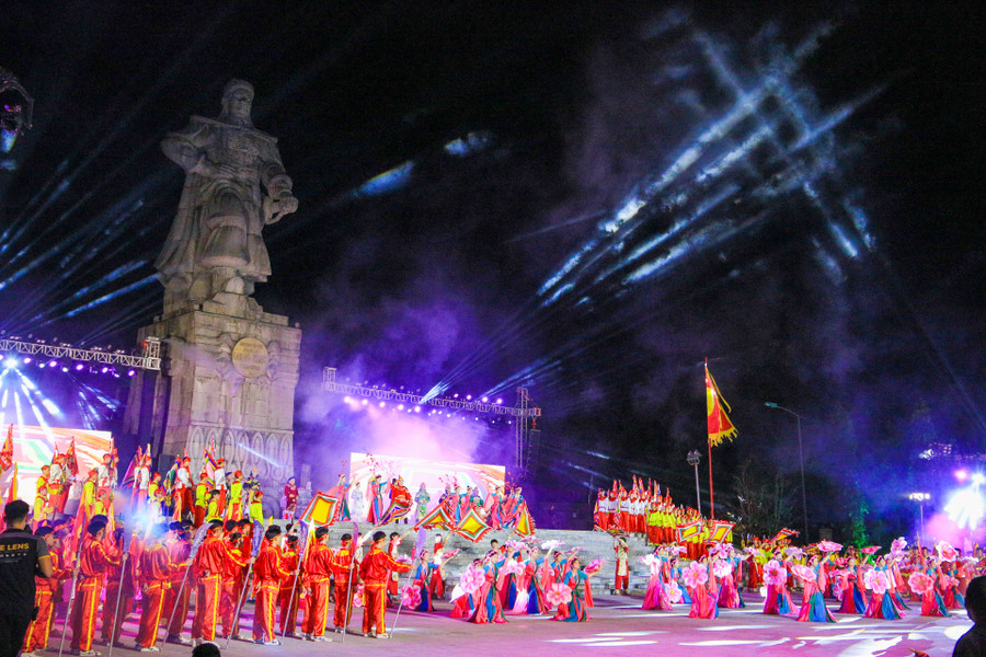 Chương trình thể hiện lòng tôn kính, tri ân đối với công lao của vua Quang Trung và khơi dậy niềm tự hào, truyền thống chống giặc ngoại xâm của dân tộc ta. Chương trình thể hiện lòng tôn kính, tri ân đối với công lao của vua Quang Trung và khơi dậy niềm tự hào, truyền thống chống giặc ngoại xâm của dân tộc ta.