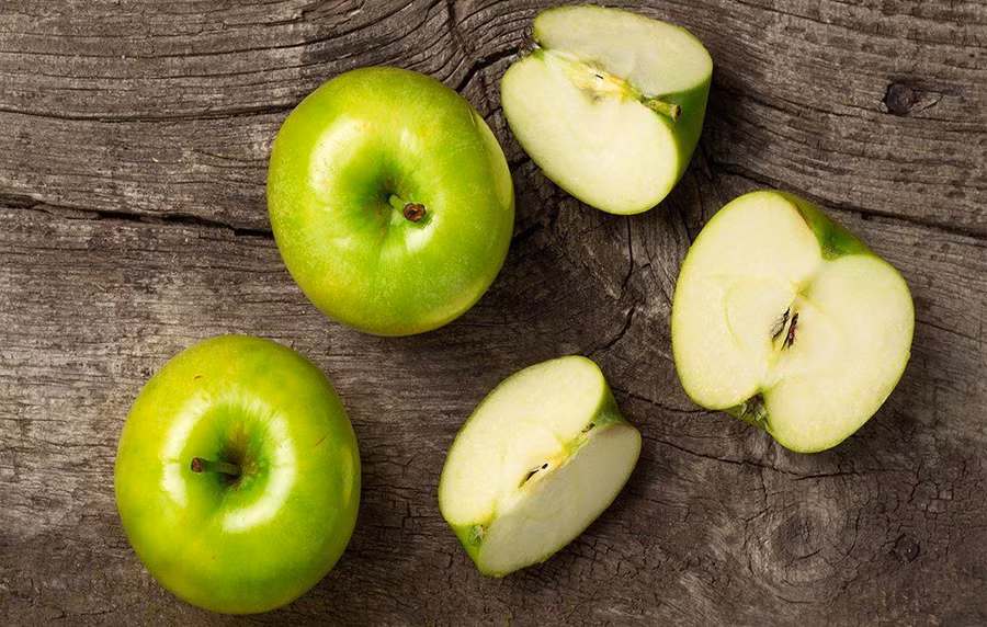 Táo giàu khoáng chất thiết yếu và vitamin giúp giảm cholesterol.