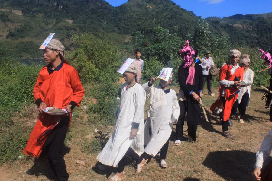 Trong các lễ thức đều có các phần Lễ xen lẫn phần Hội. 