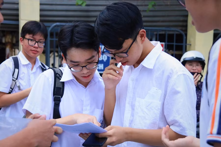 Thí sinh Hà Nội dự thi vào lớp 10 THPT công lập năm học 2023 - 2024. Ảnh minh họa: INT