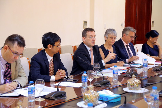 Đại sứ Bertrand Lortholary phát biểu thảo luận cùng đại diện các tổ chức Pháp ngữ tại buổi làm việc. Ảnh: Việt Hà Đại sứ Bertrand Lortholary phát biểu thảo luận cùng đại diện các tổ chức Pháp ngữ tại buổi làm việc. Ảnh: Việt Hà