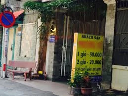 Trộm ba lô của bạn tình đồng tính sau khi “vui vẻ“