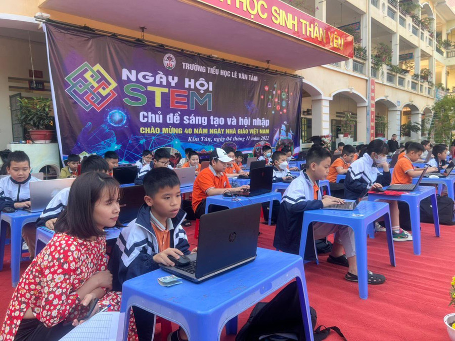 Sân chơi bổ ích cho học sinh tiểu học. Sân chơi bổ ích cho học sinh tiểu học.