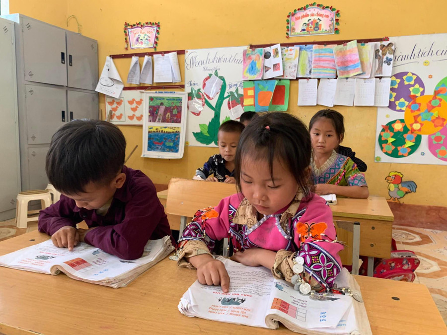 Với học sinh dân tộc cần thấu hiểu để sẻ chia và có phương giáo dục phù hợp. Ảnh: Đức Trí