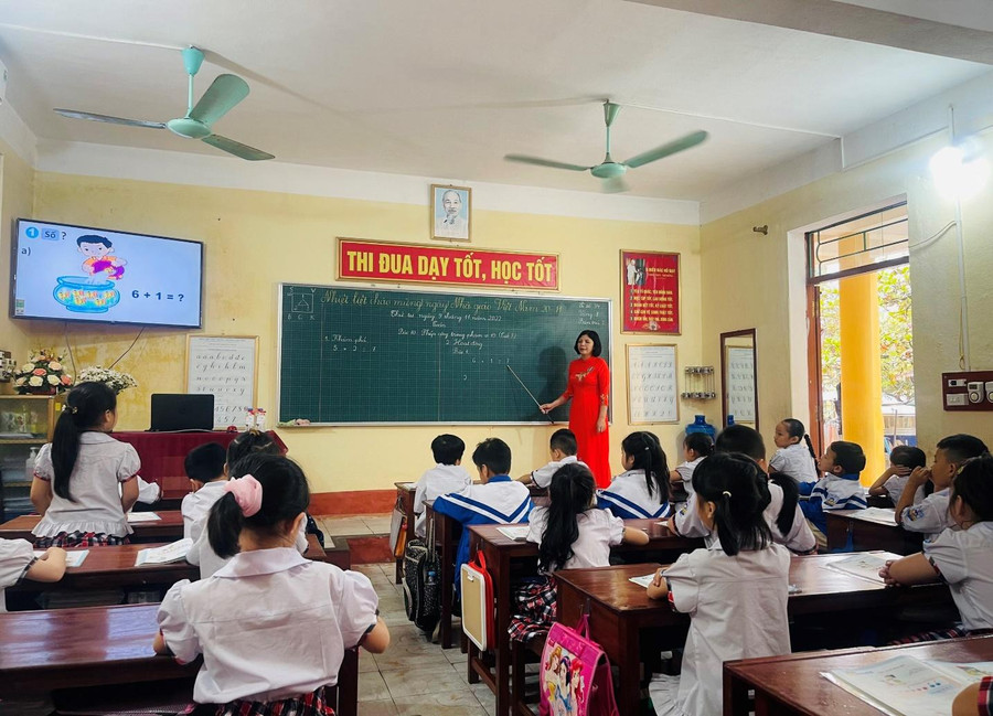 Thiết bị dạy học ở nhiều cơ sở đã được đầu tư tối đa.