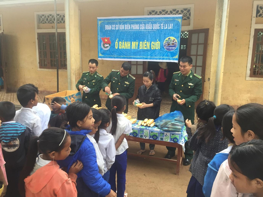 Những bữa sáng ý nghĩa của học trò dân tộc nghèo vùng biên giới Đakrông