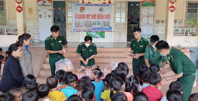 Ấm bụng bữa sáng vừa đảm bảo sức khỏe, vừa giúp học sinh học tốt hơn.