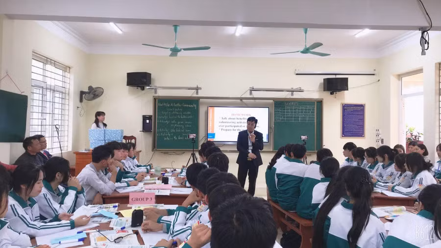 Sinh hoạt chuyên đề môn tiếng Anh tại Trường THPT Gia Viễn C, Ninh Bình.