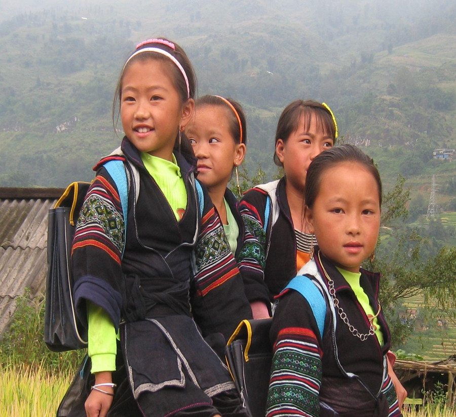 Học sinh dân tộc học tốt hơn khi thông thạo tiếng Việt. Học sinh dân tộc học tốt hơn khi thông thạo tiếng Việt.